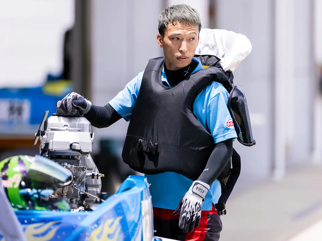 4584　村岡賢人